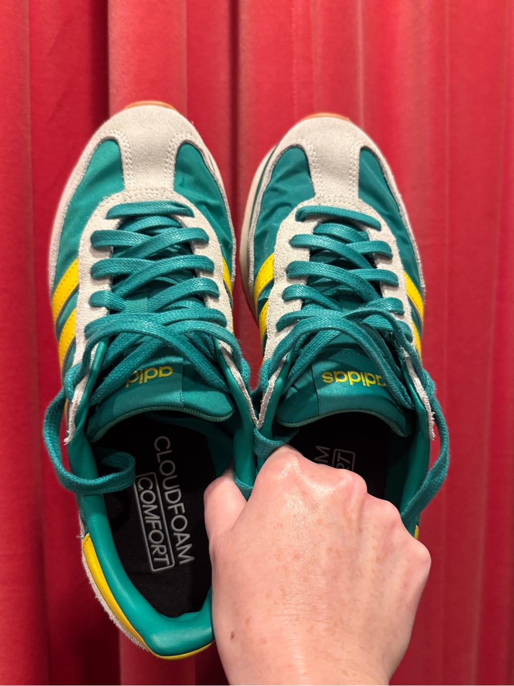 adidas Women’s Run 70s 2.0in green & yellow - Picture 4 of 7